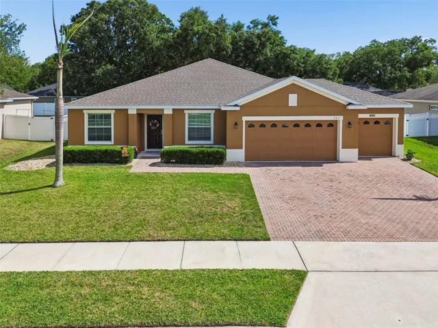 521 Copperdale Avenue is a 5 bedroom, 3 bath, 3 car garage home with a saltwater pool