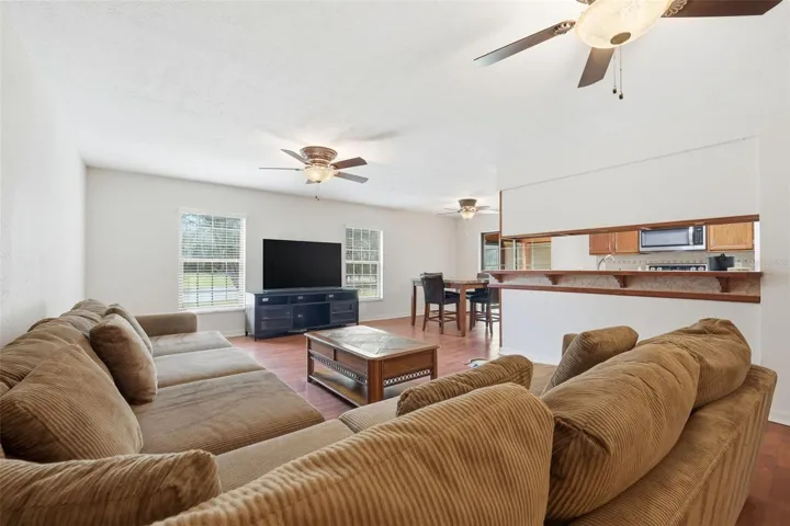 3 ceiling fans in the main areas