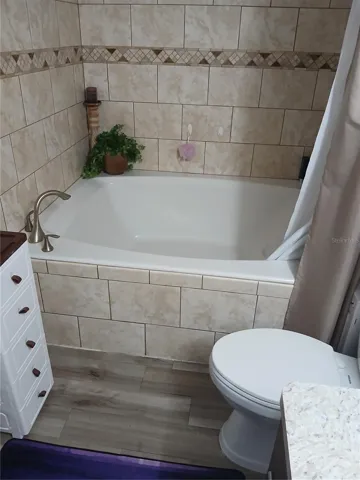 GARDEN TUB IN-LAW BATH