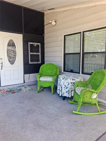 Front Porch/Entrance