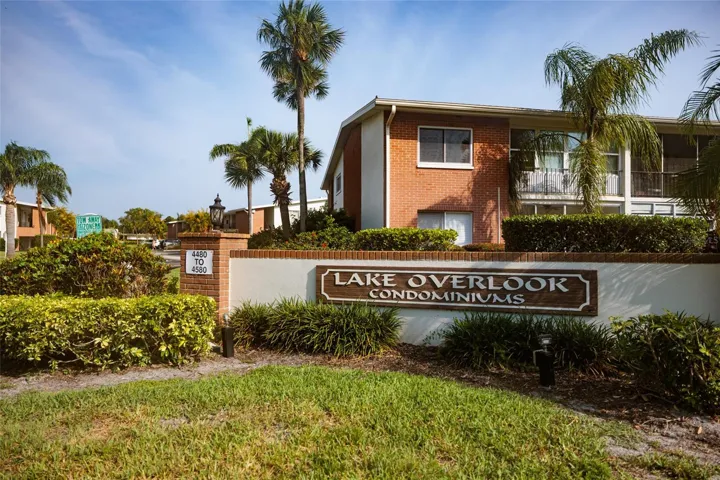 Lake Overlook Condominiums Front Entrance