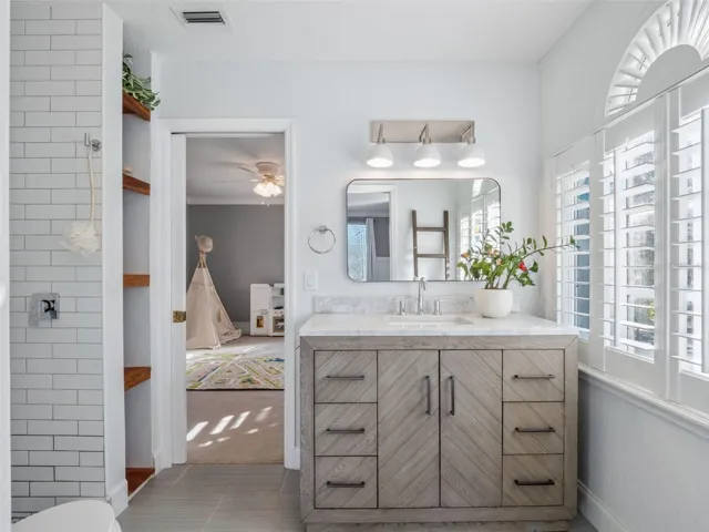 Dual Entry Bath