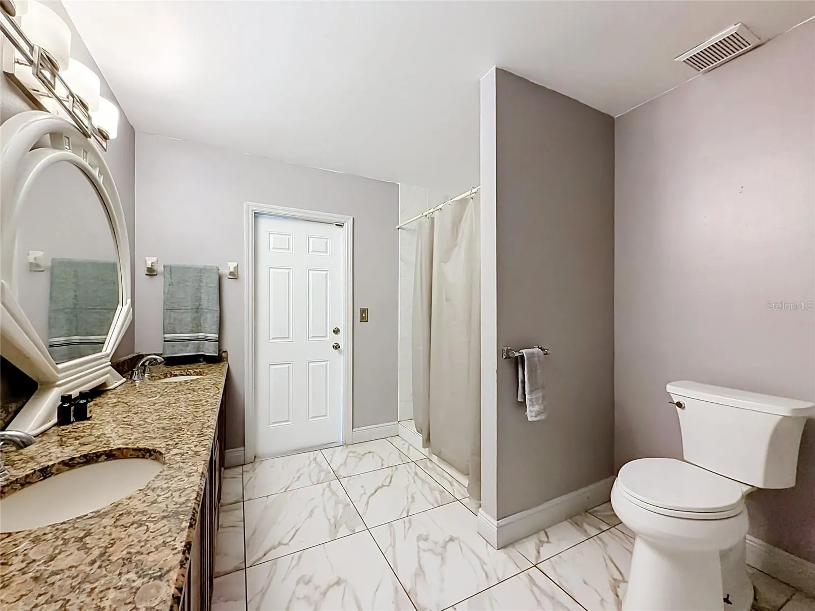 2nd Bath (Enters into Bedroom 2 and pool area)