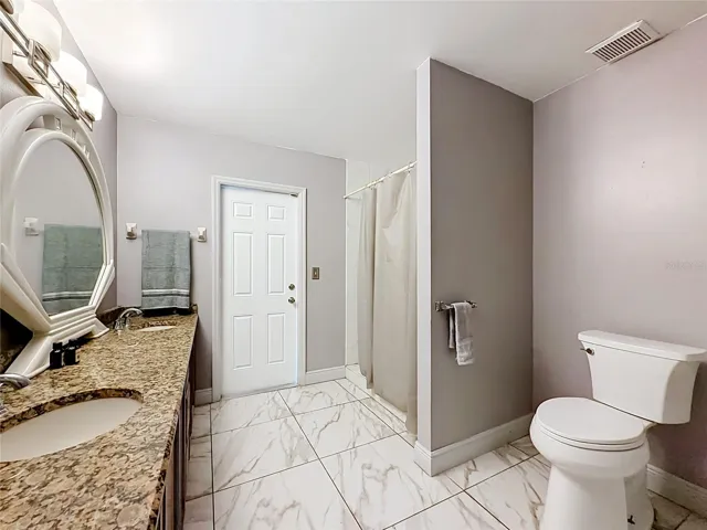 2nd Bath (Enters into Bedroom 2 and pool area)