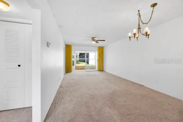 LIVINGROOM/DININGROOM VIEW