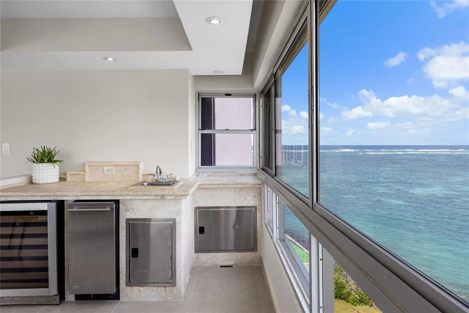 Emajagua 7B | Wet Bar