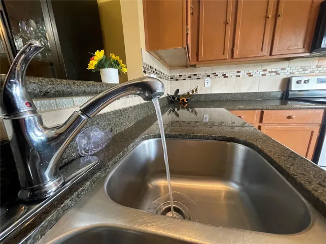 You're going to love this large kitchen with breakfast nook and Granite Countertops