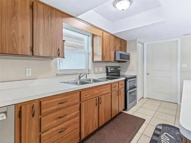Fully equipped kitchen