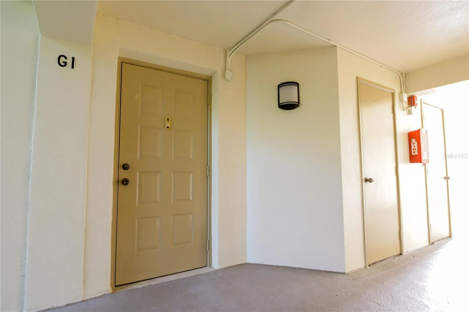 CHEAPER THAN RENT!! Entranceway G1 and outdoor closet storage for your beach &amp; golf gear!