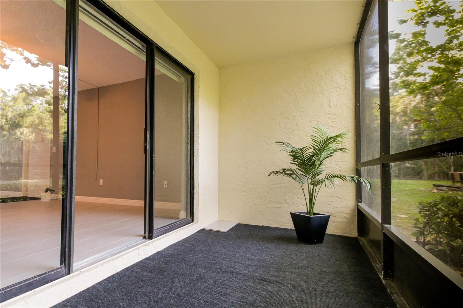 Private Screen Room Over Looks Pond!