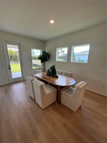 Dining **Staged