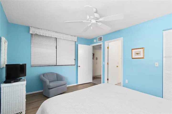Guest room.