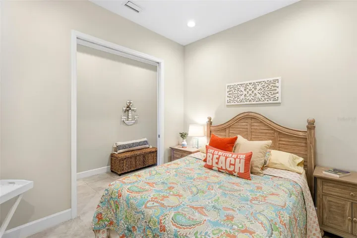 Guest bedroom/den