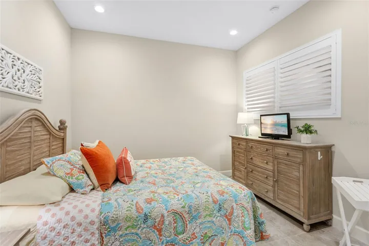 Guest bedroom/den