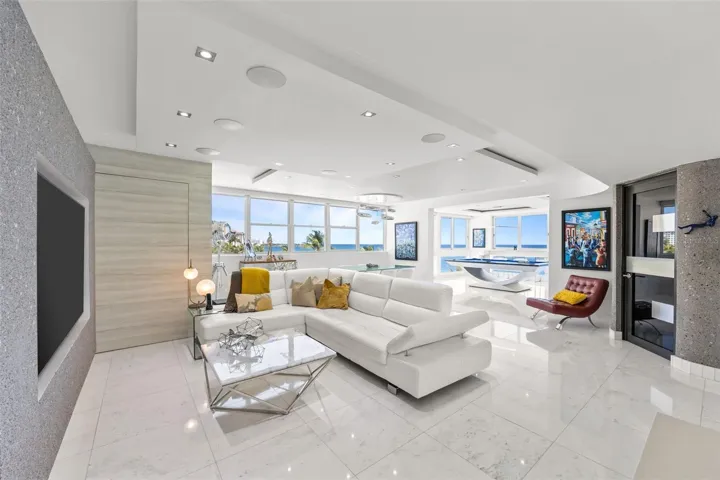 Seamless living and dining integration