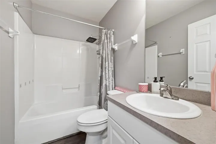 Full Bathroom 2