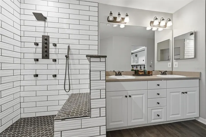 Walk In Shower W/ Bench