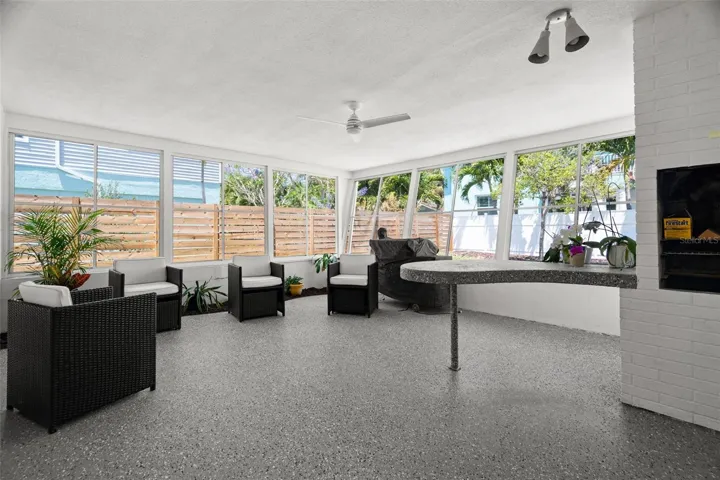 Covered and screen in patio