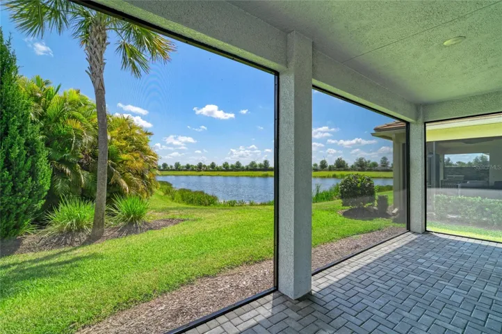 Large Screended Lania with water view
