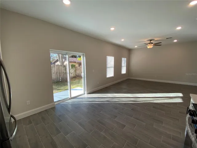 Kitchen and Eat-In Area