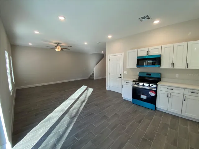 Kitchen and Eat-In Area