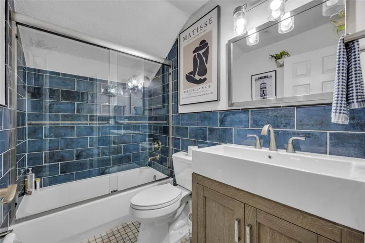 Full bathroom 5