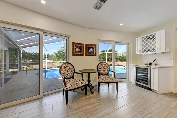eating area in kitchen