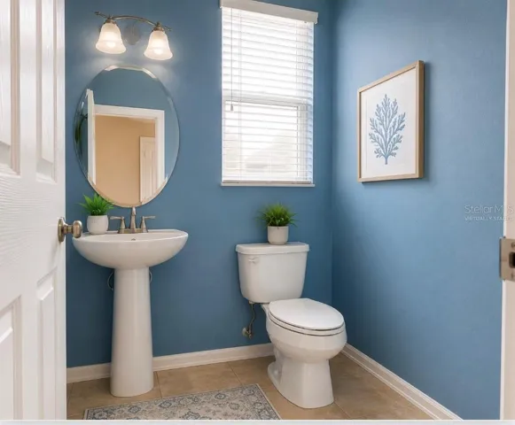 virtually staged 1/2 bath