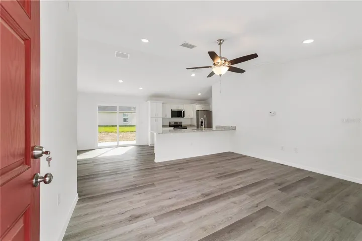 FRONT ENTRY/GREAT ROOM