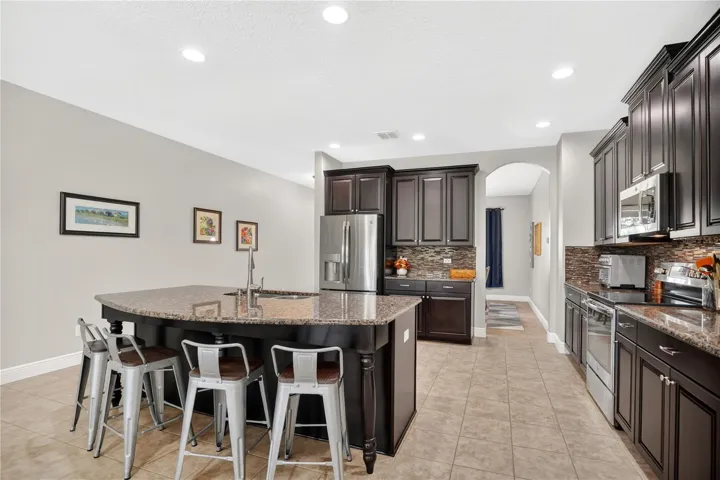 Kitchen Island/Breakfast Bar