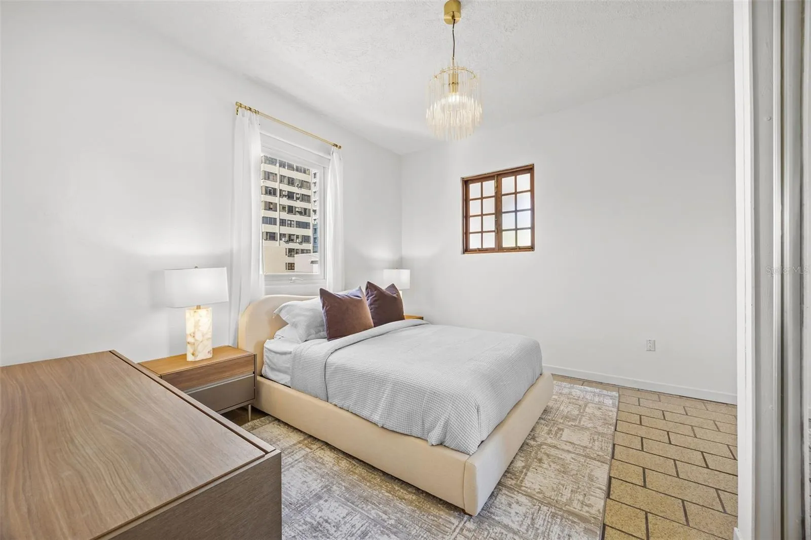 652 Hernandez guest room 2