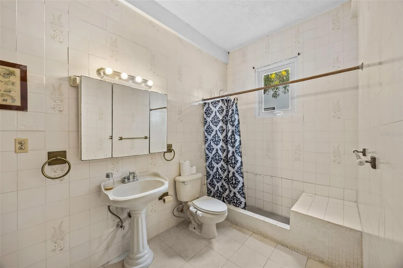 652 Hernandez 1st floor guest bathroom