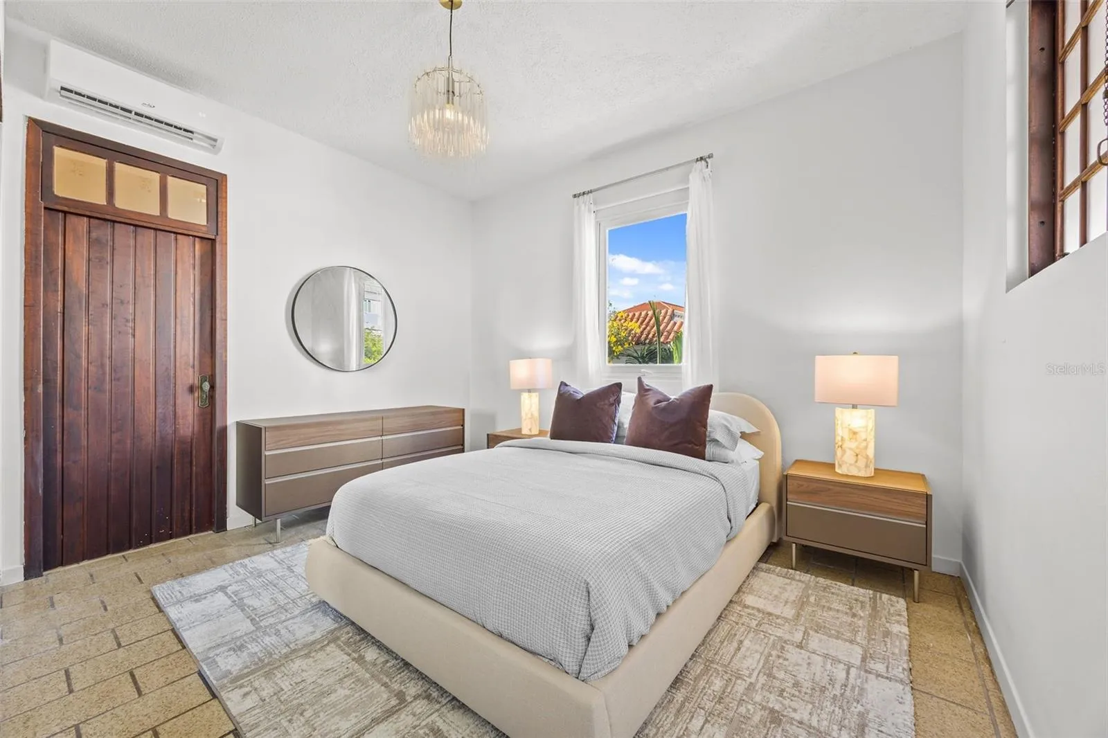 652 Hernandez guest room 2