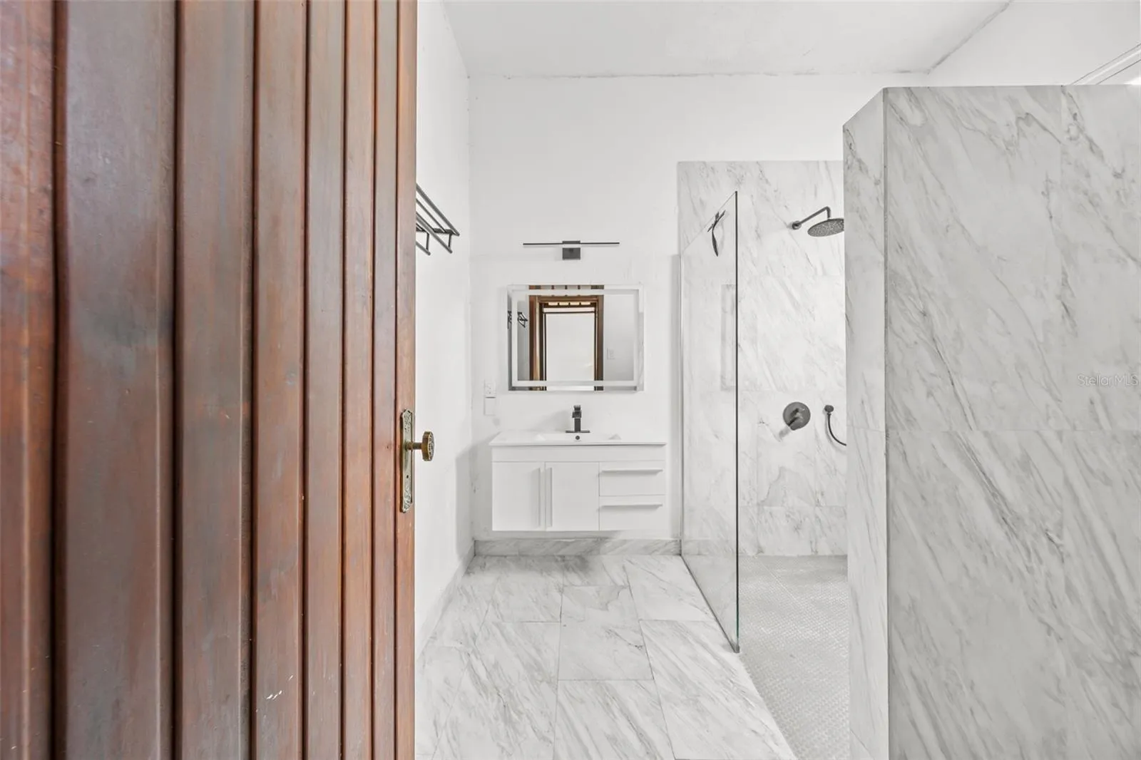 652 Hernandez Master Bath 1st Floor