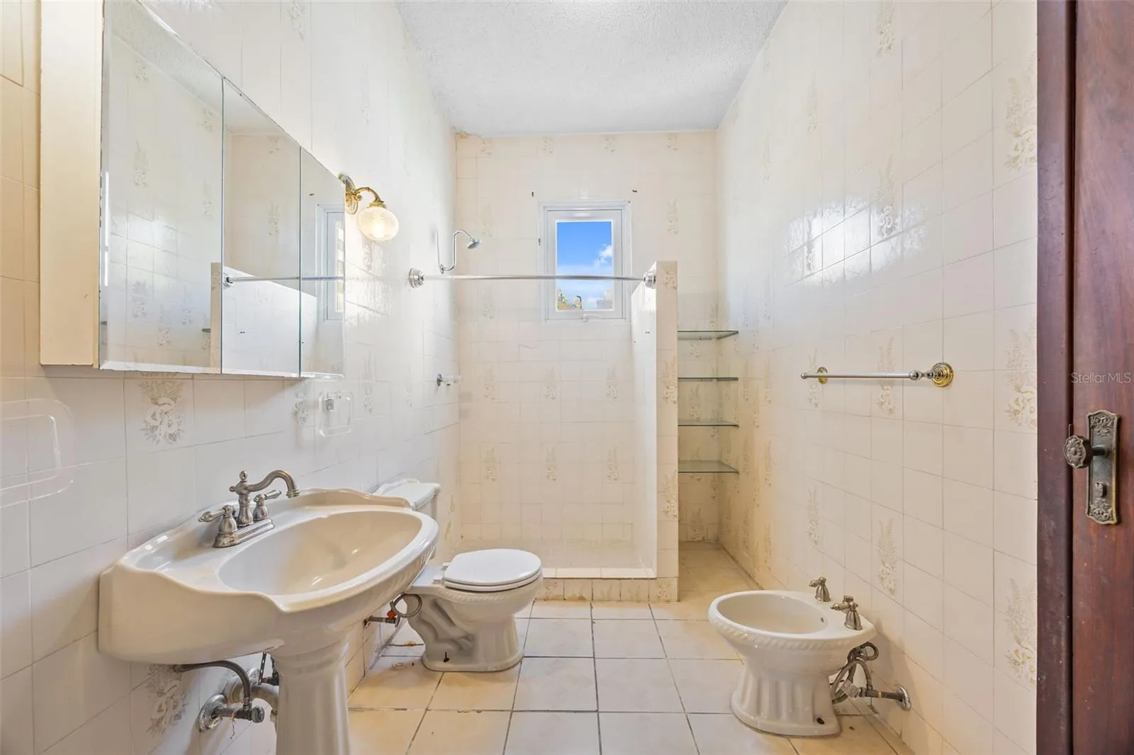 652 Hernandez second floor guest bathroom
