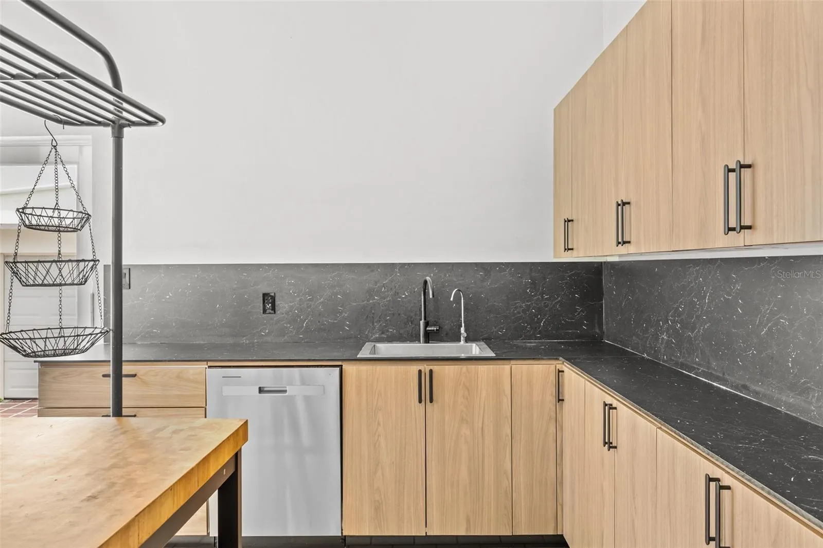 652 Hernandez Kitchen 1st Floor