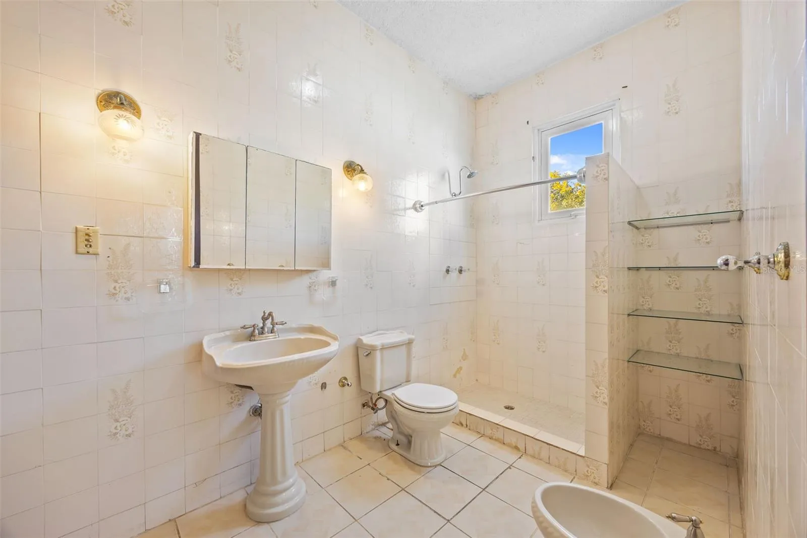 652 Hernandez second floor guest bathroom