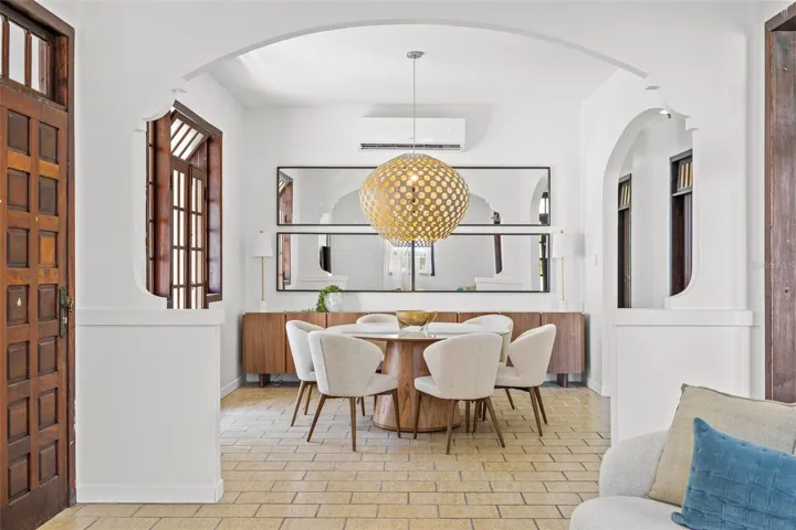 652 Hernandez dining room