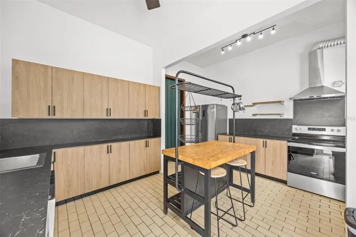 652 Hernandez Kitchen 1st Floor