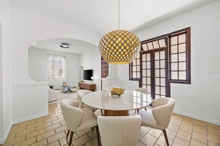 652 Hernandez dining room