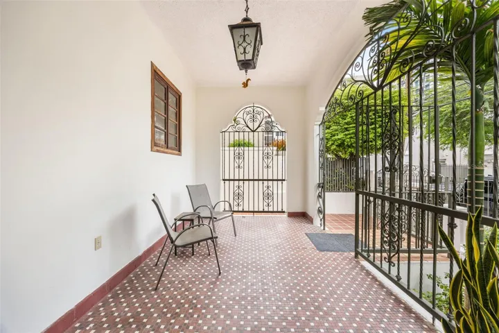 652 Hernandez Porch 1st Floor