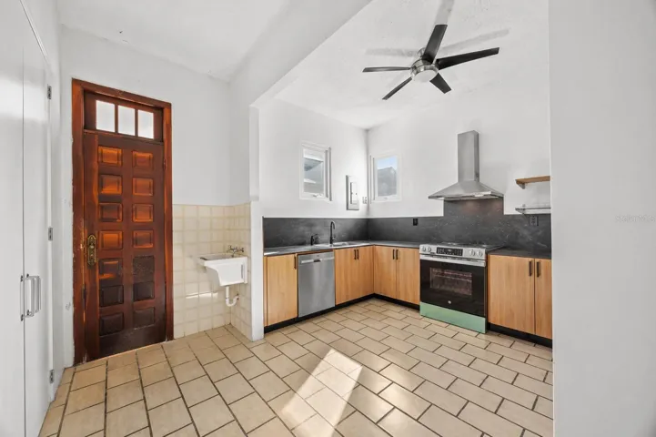 652 Hernandez kitchen second floor