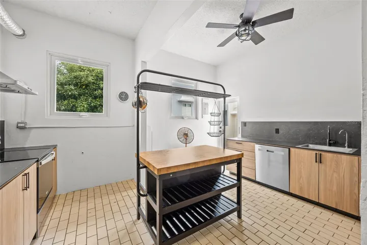 652 Hernandez Kitchen 1st Floor