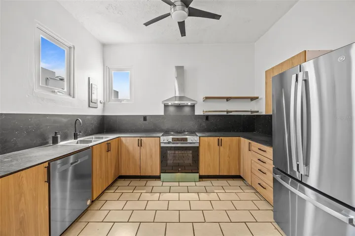 652 Hernandez second floor kitchen