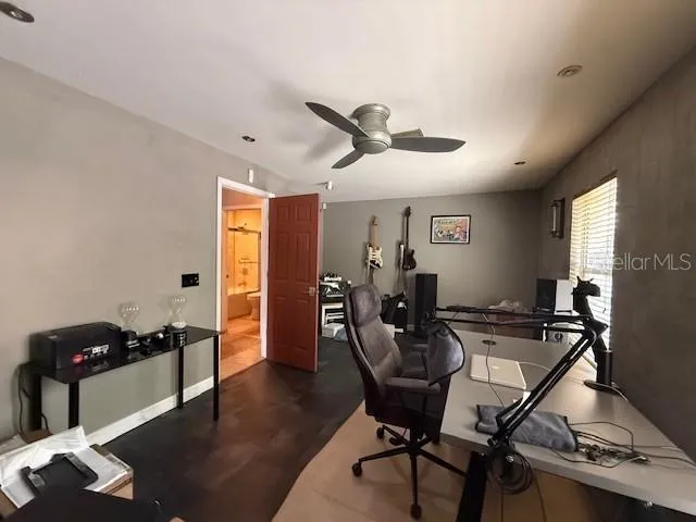 Large bdrm 2