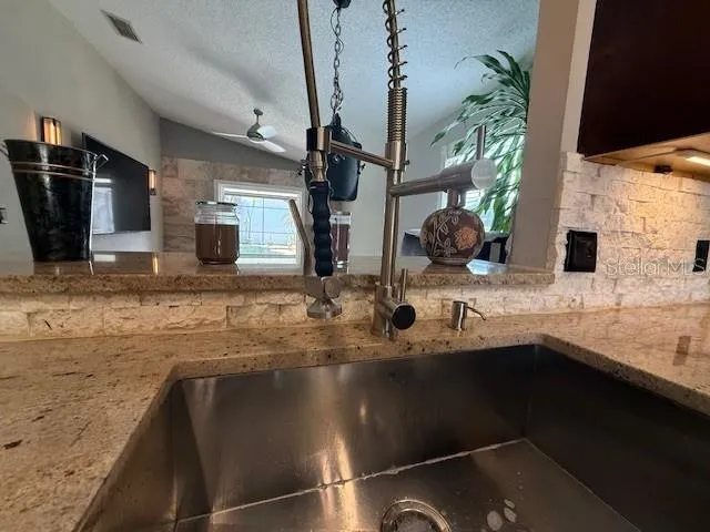 Granite counter-Large stainless Sink-Sprayerfixture