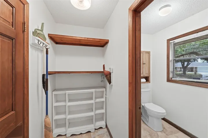 STORAGE/HALF BATH