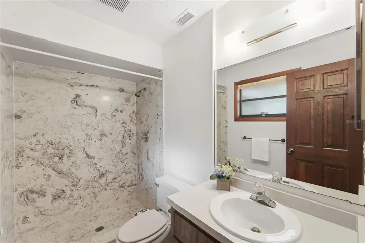 BATHROOM 2