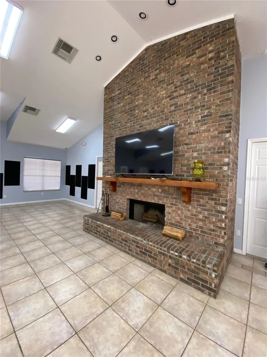 Clubhouse Party Room