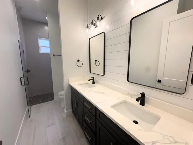 Guest bathroom.